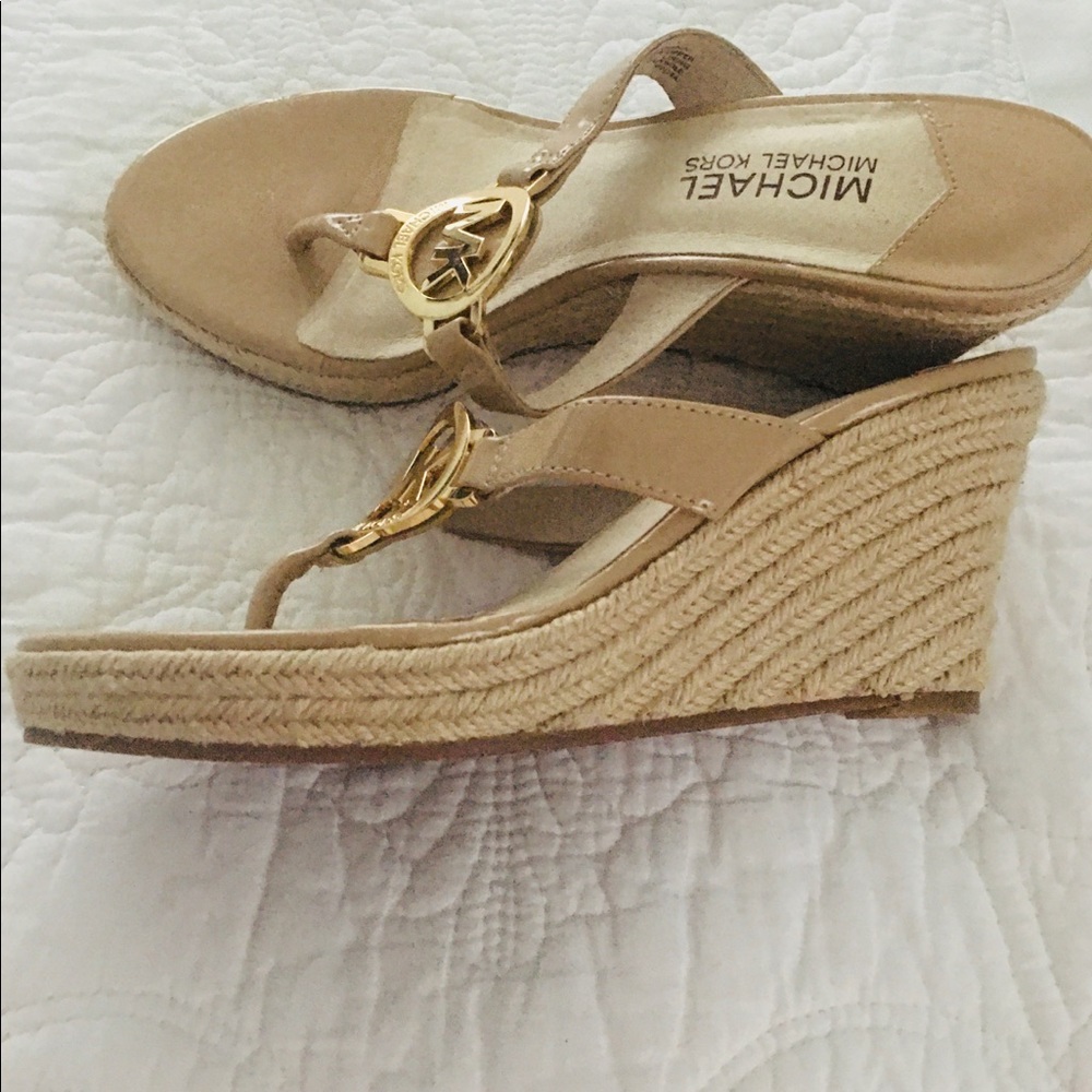 🌺MAKE AN OFFER! Michael Kors wedges 6m. Excellent condition-never worn. - Picture 2 of 3